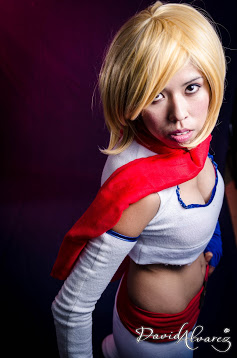 Cosplay - Power Girl